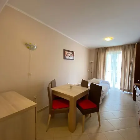Apartmanhotel Dawn Park Deluxe 2*