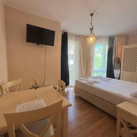 Dawn Park Deluxe 2* Napospart
