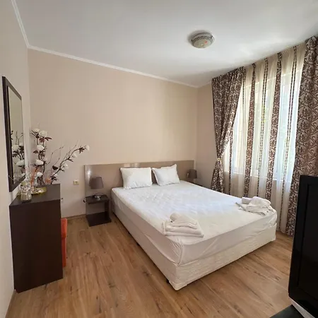 Dawn Park Deluxe Lägenhetshotell Slăntjev Brjag