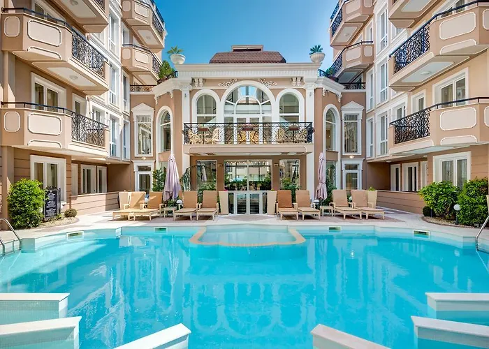 Dawn Park Deluxe Aparthotel 4*