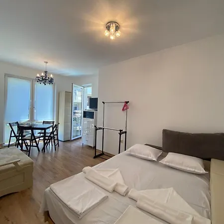 Dawn Park Deluxe ساني بيتش