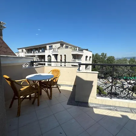 Dawn Park Deluxe Апартхотел