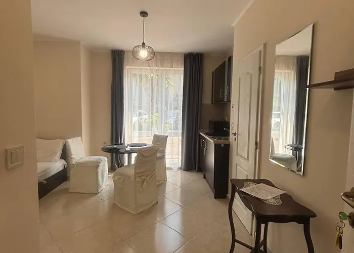 Dawn Park Deluxe Apart-hotel