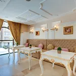 Апарт-отель Dawn Park Deluxe 3*