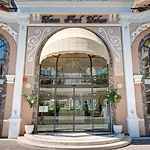 Dawn Park Deluxe Апарт-отель 3*