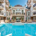Dawn Park Deluxe Апарт-отель 3*