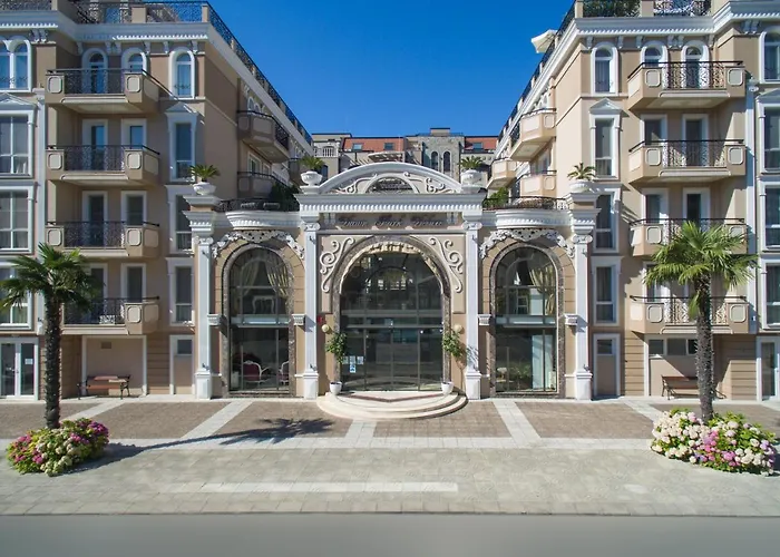 Dawn Park Deluxe Солнечный берег