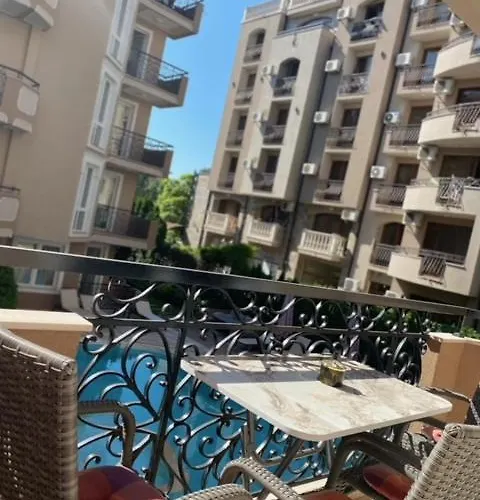 Dawn Park Deluxe Апарт-отель