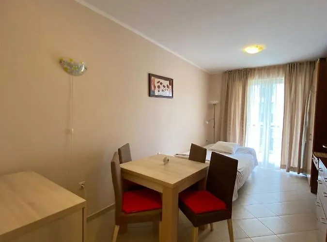 Апарт-отель Dawn Park Deluxe 4*