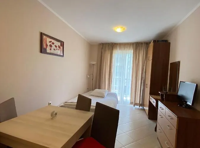 Dawn Park Deluxe Солнечный берег